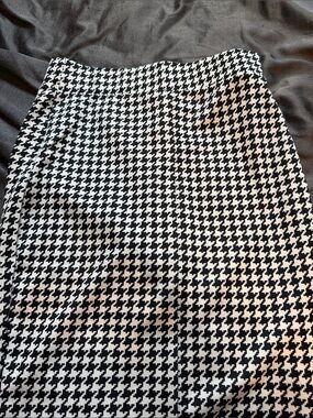 Classic Black & White Houndstooth Pencil Skirt